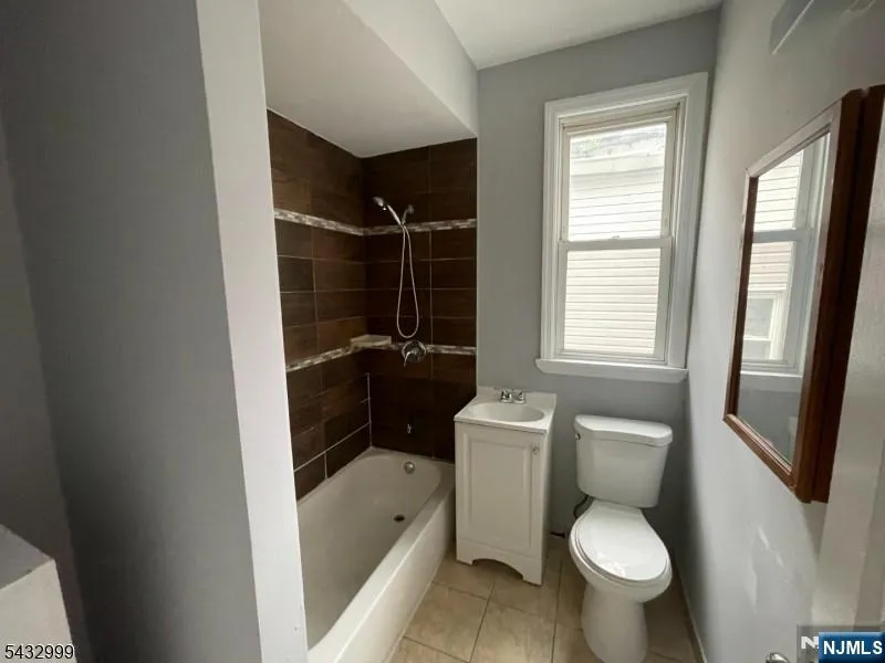 8 Treacy Avenue 1 Newark, NJ 07108