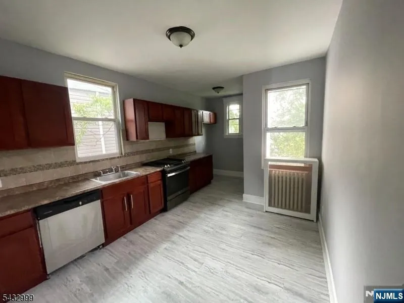 8 Treacy Avenue 1 Newark, NJ 07108
