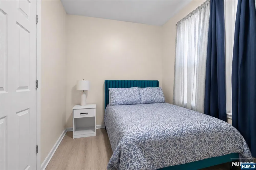 72 Seymour Avenue 3rd Floor Newark, NJ 07108