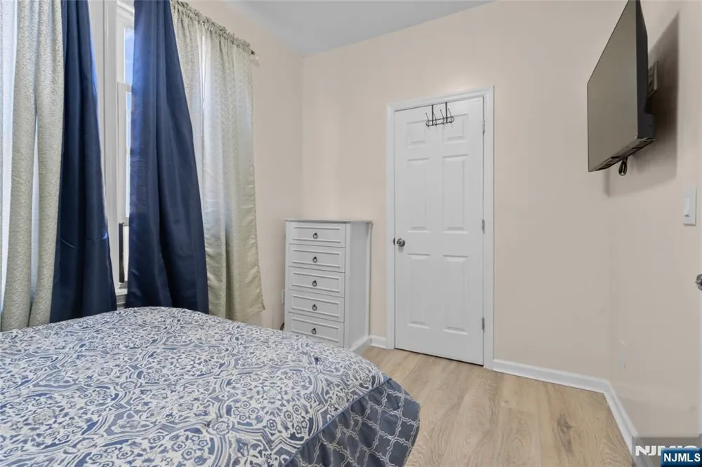 72 Seymour Avenue 3rd Floor Newark, NJ 07108