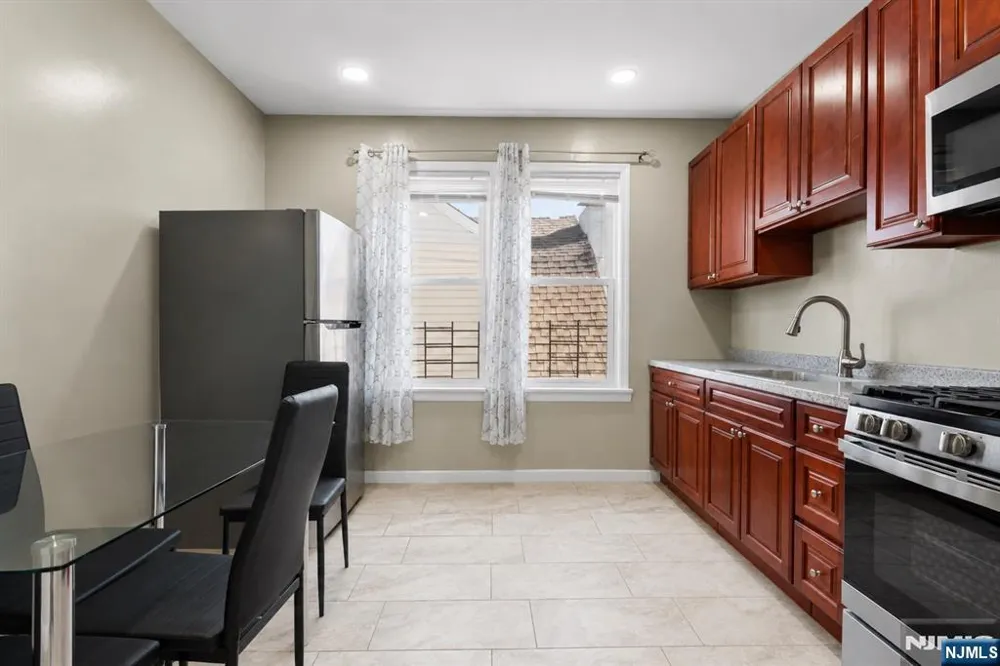 72 Seymour Avenue 3rd Floor Newark, NJ 07108