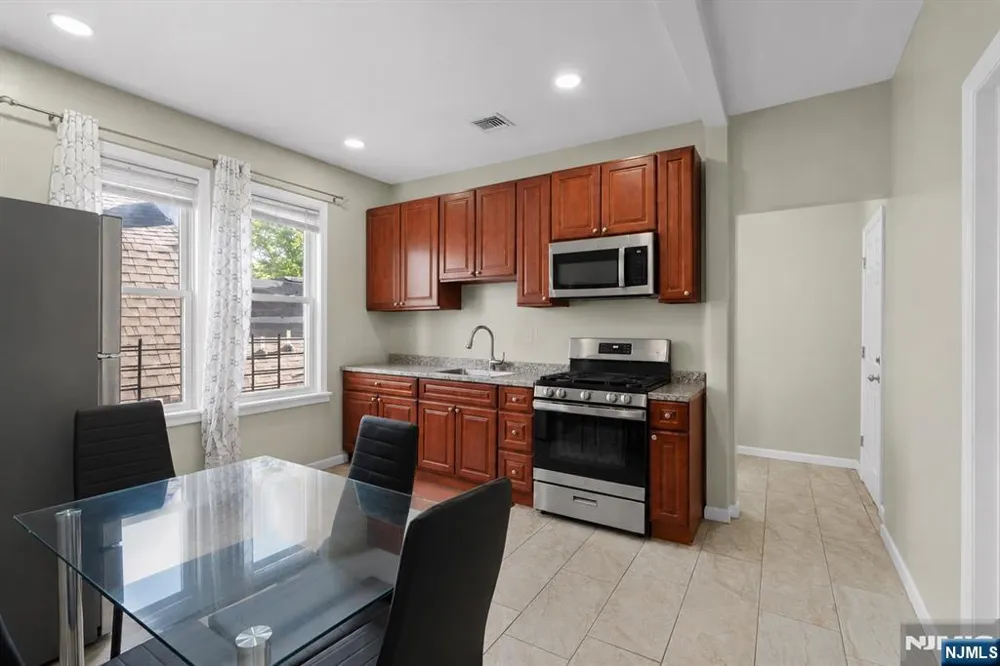 72 Seymour Avenue 3rd Floor Newark, NJ 07108