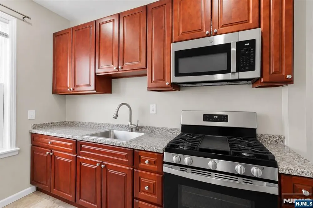 72 Seymour Avenue 3rd Floor Newark, NJ 07108