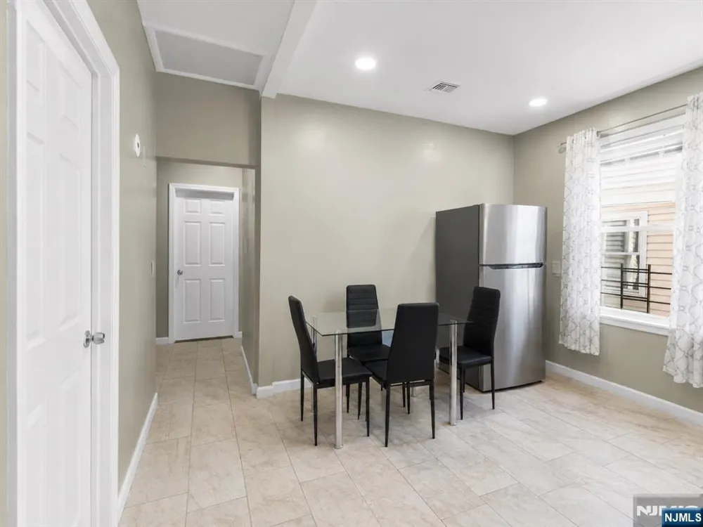 72 Seymour Avenue 3rd Floor Newark, NJ 07108