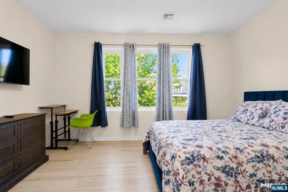 72 Seymour Avenue 3rd Floor Newark, NJ 07108
