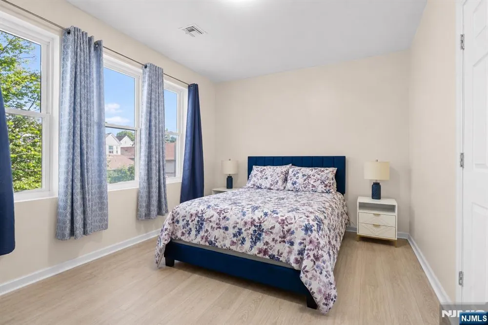 72 Seymour Avenue 3rd Floor Newark, NJ 07108
