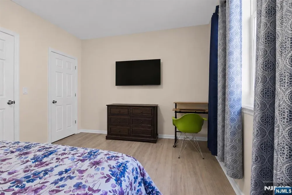 72 Seymour Avenue 3rd Floor Newark, NJ 07108
