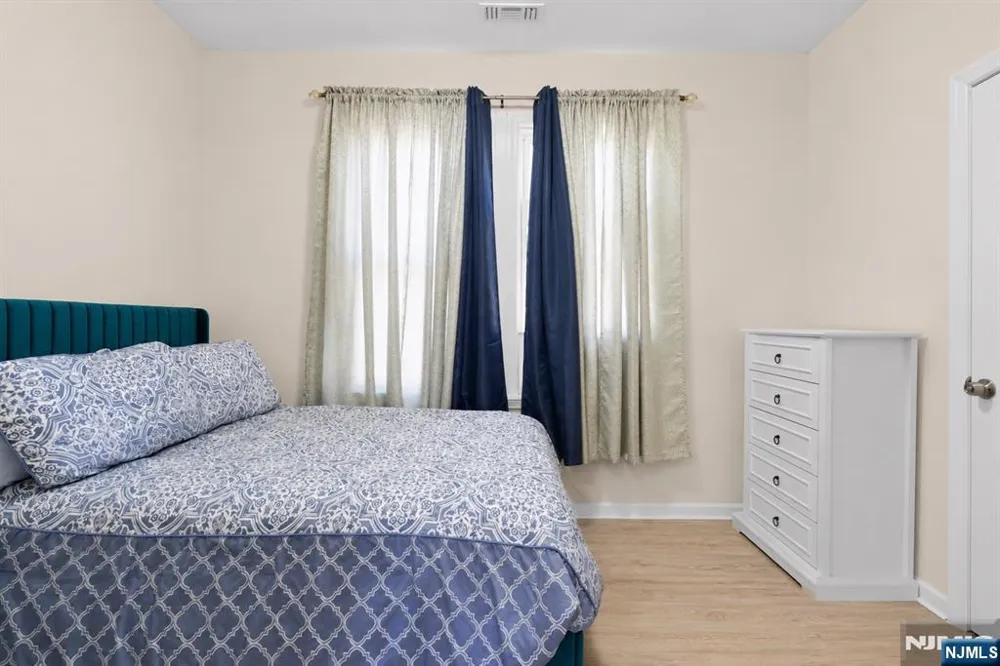 72 Seymour Avenue 3rd Floor Newark, NJ 07108