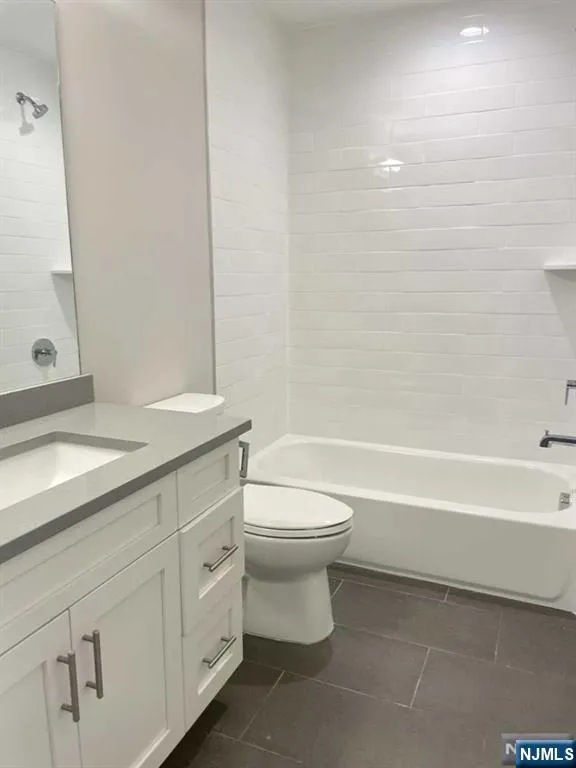 100 Schraalenburgh Road 88 Harrington Park, NJ 07640