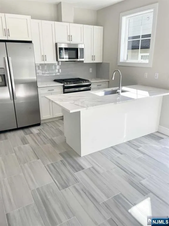 100 Schraalenburgh Road 88 Harrington Park, NJ 07640