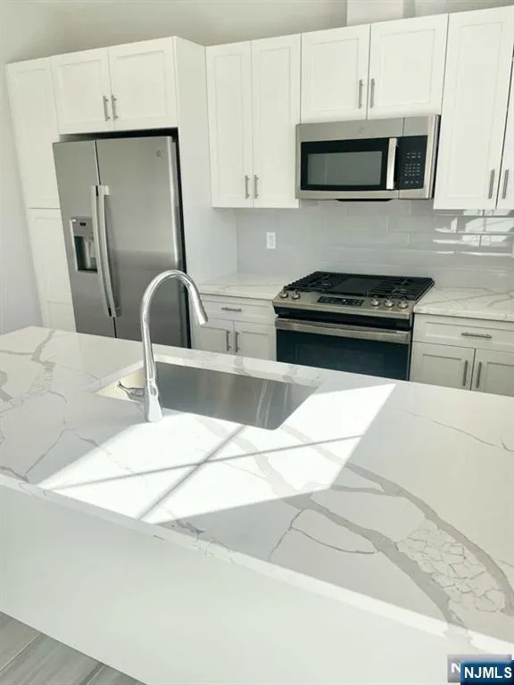 100 Schraalenburgh Road 88 Harrington Park, NJ 07640