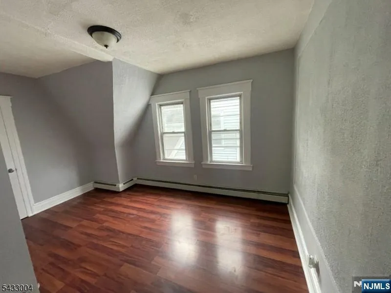 8 Treacy Avenue 3 Newark, NJ 07108