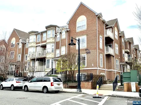 200 Dey Street 227