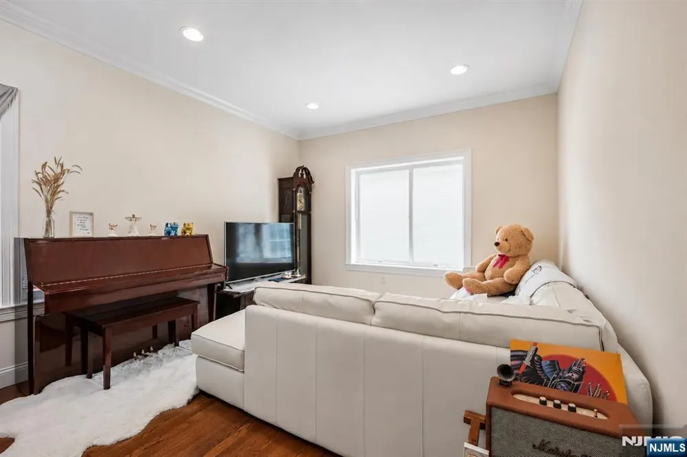 39 Grove Street B Tenafly, NJ 07670