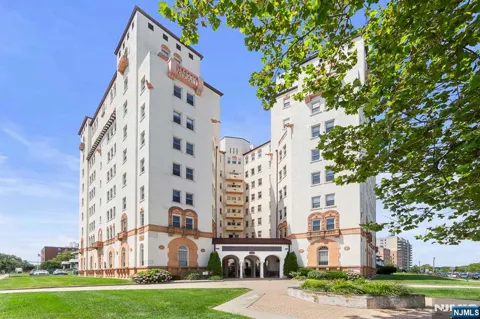 400 Deal Lake Drive 7H