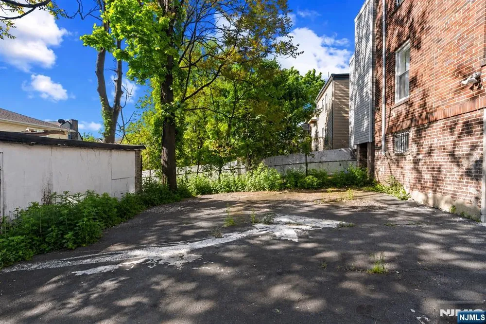 72 Seymour Avenue 1 Newark, NJ 07108