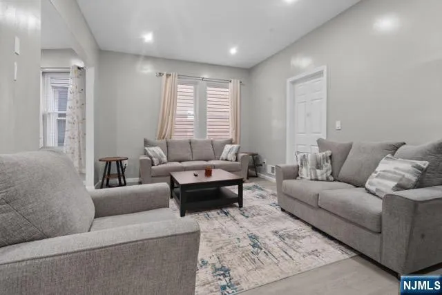 72 Seymour Avenue 1 Newark, NJ 07108
