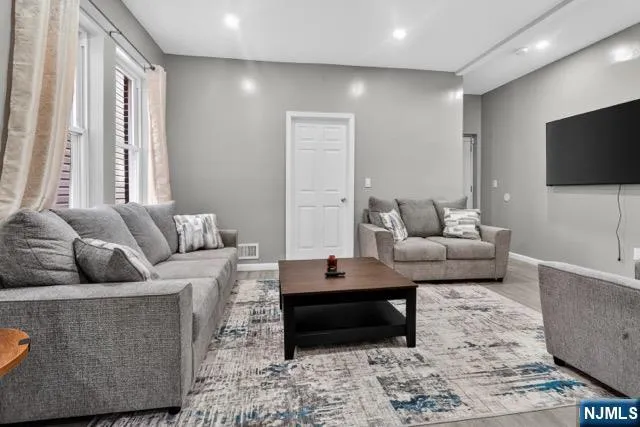 72 Seymour Avenue 1 Newark, NJ 07108