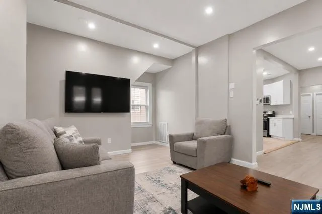 72 Seymour Avenue 1 Newark, NJ 07108