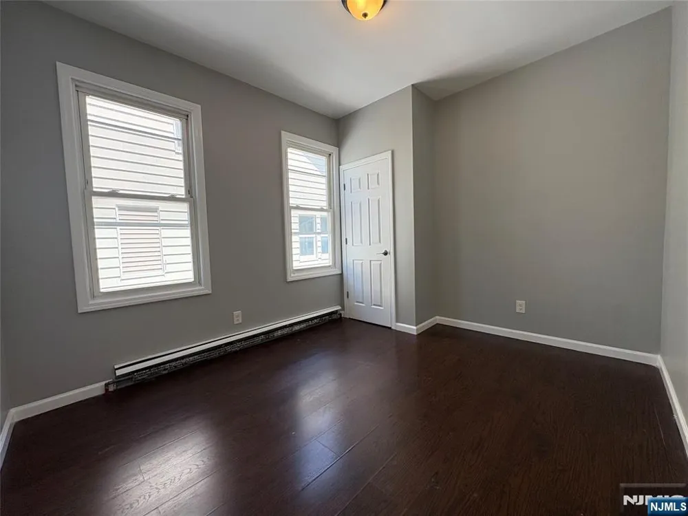 119-121 End Avenue 2 Newark, NJ 07106
