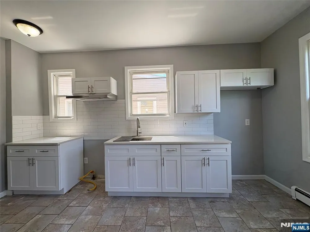 119-121 End Avenue 2 Newark, NJ 07106