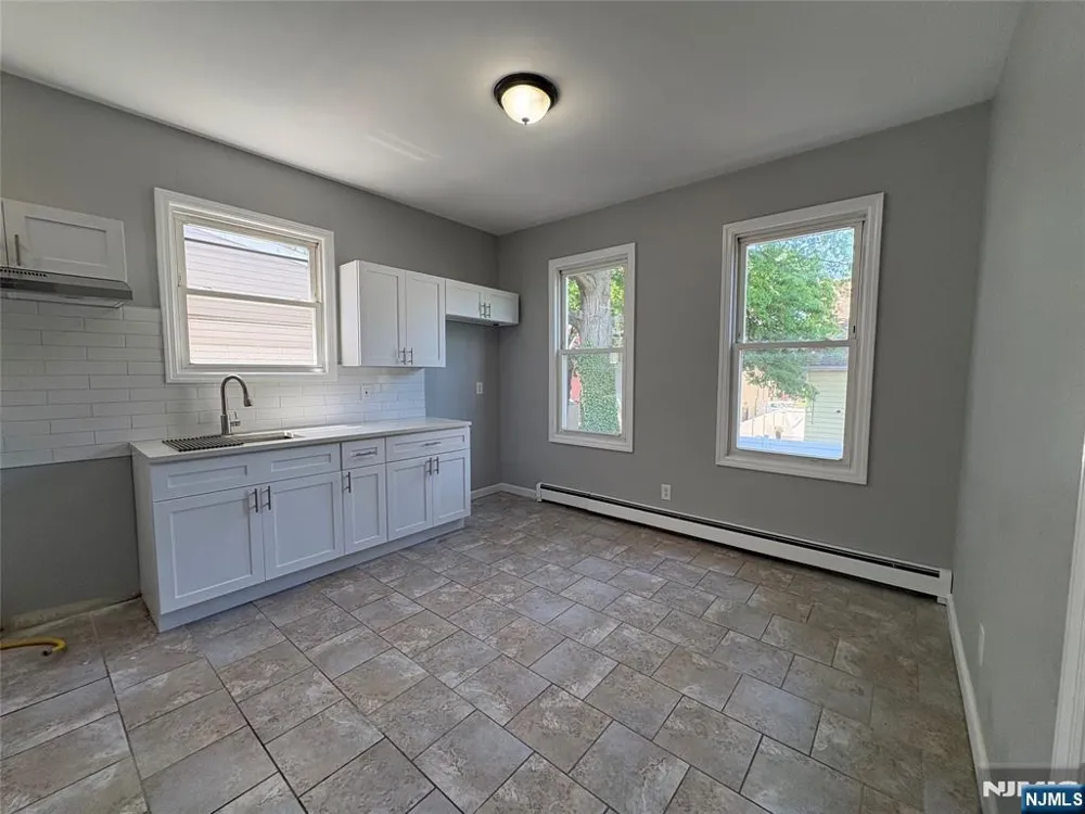 119-121 End Avenue 2 Newark, NJ 07106