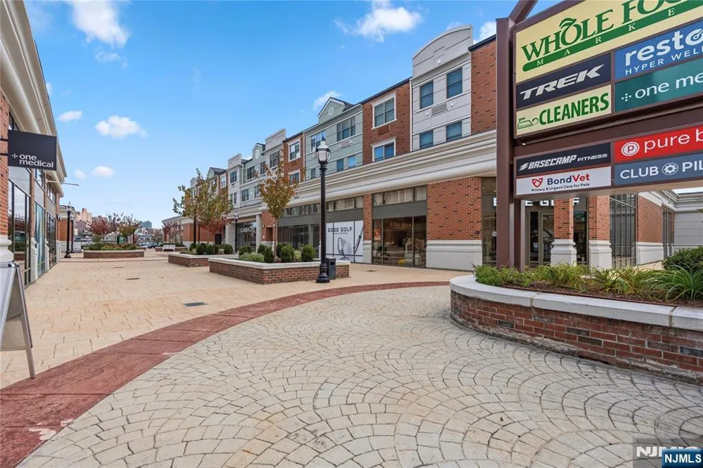 905 River Road 327 Edgewater, NJ 07020