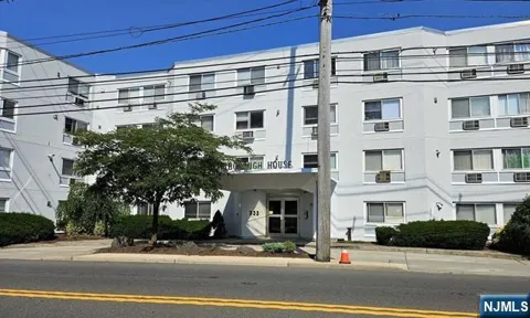 333 Grand Avenue 4D