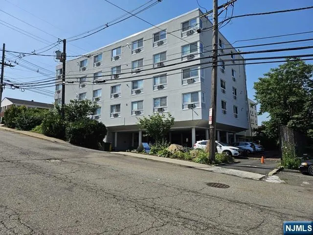 333 Grand Avenue 4D Palisades Park, NJ 07650