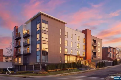 48 Grand Avenue 103