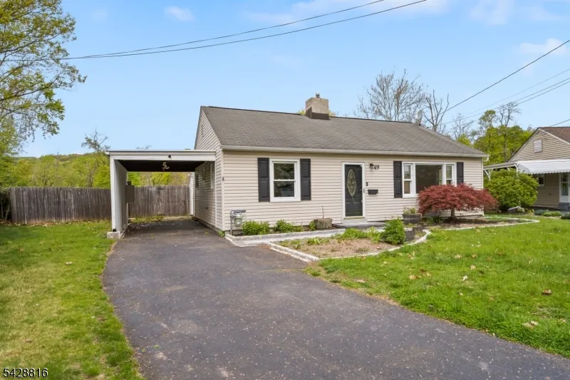 49 Louis Ave Middlesex, NJ 08846