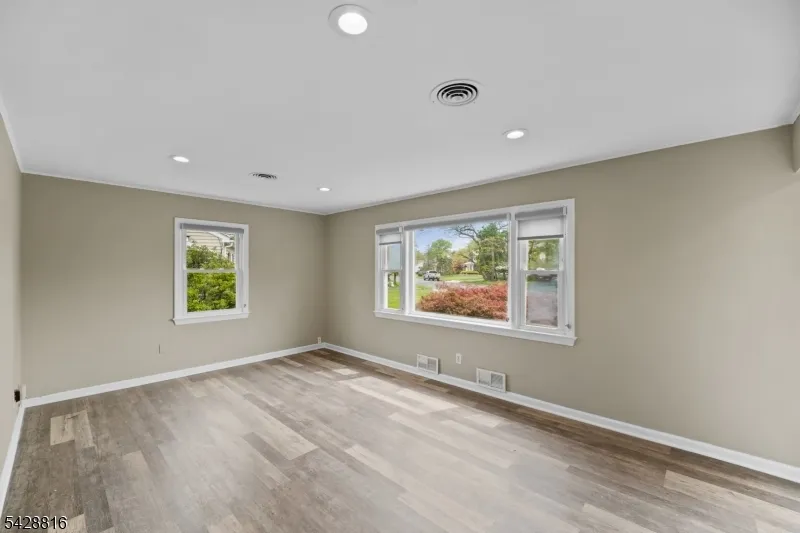 49 Louis Ave Middlesex, NJ 08846