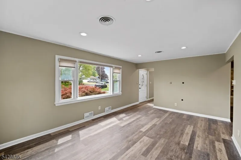 49 Louis Ave Middlesex, NJ 08846