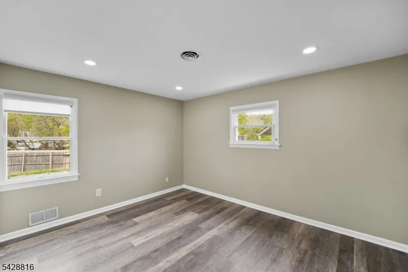 49 Louis Ave Middlesex, NJ 08846
