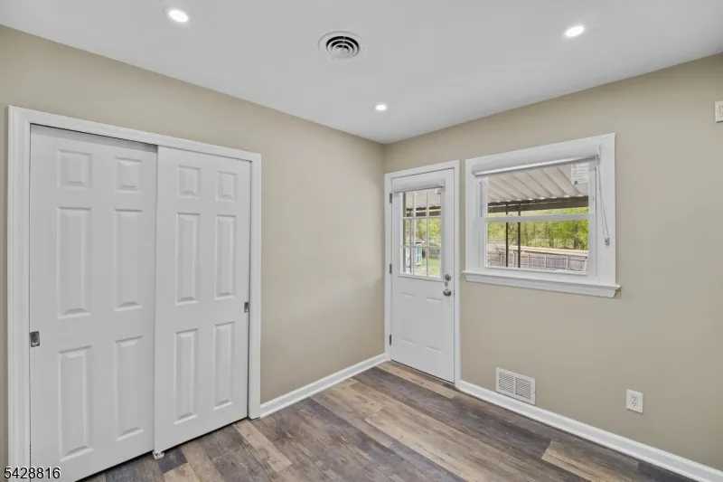 49 Louis Ave Middlesex, NJ 08846