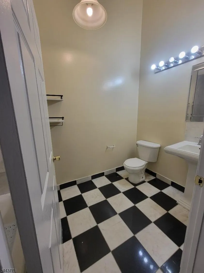 409 53Rd St West New York Town, NJ 07093