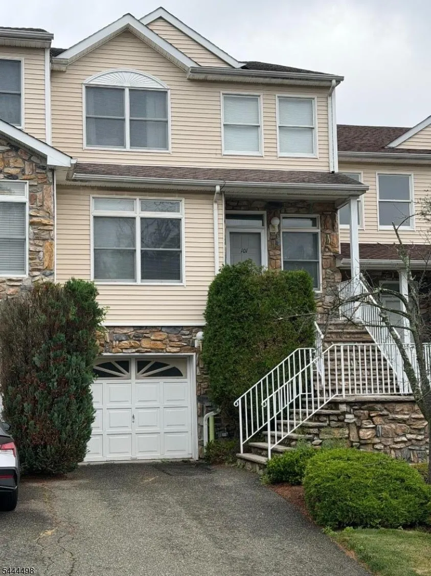 101 Summerhill Dr Parsippany-Troy Hills, NJ 07950