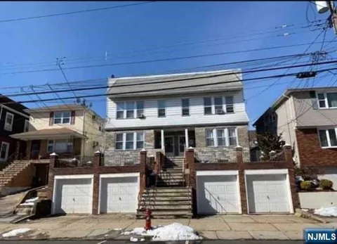 165-167 Davis Avenue (165-APT2)
