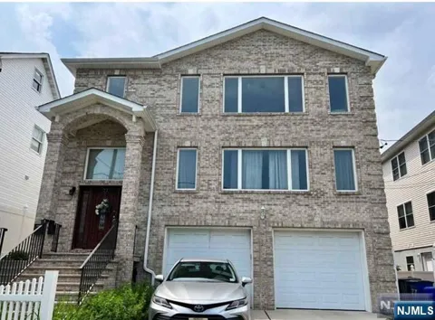 77 Forest Street (2F)