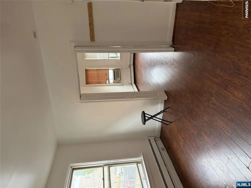 103-105 Devon 1R Kearny, NJ 07032