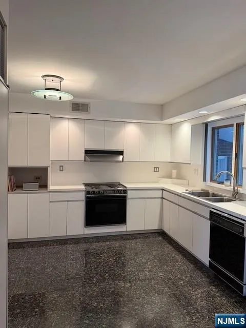 535 Summit Englewood Cliffs, NJ 07632