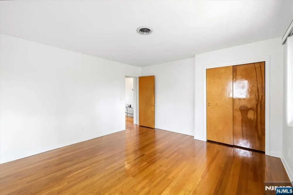 535 Summit Englewood Cliffs, NJ 07632