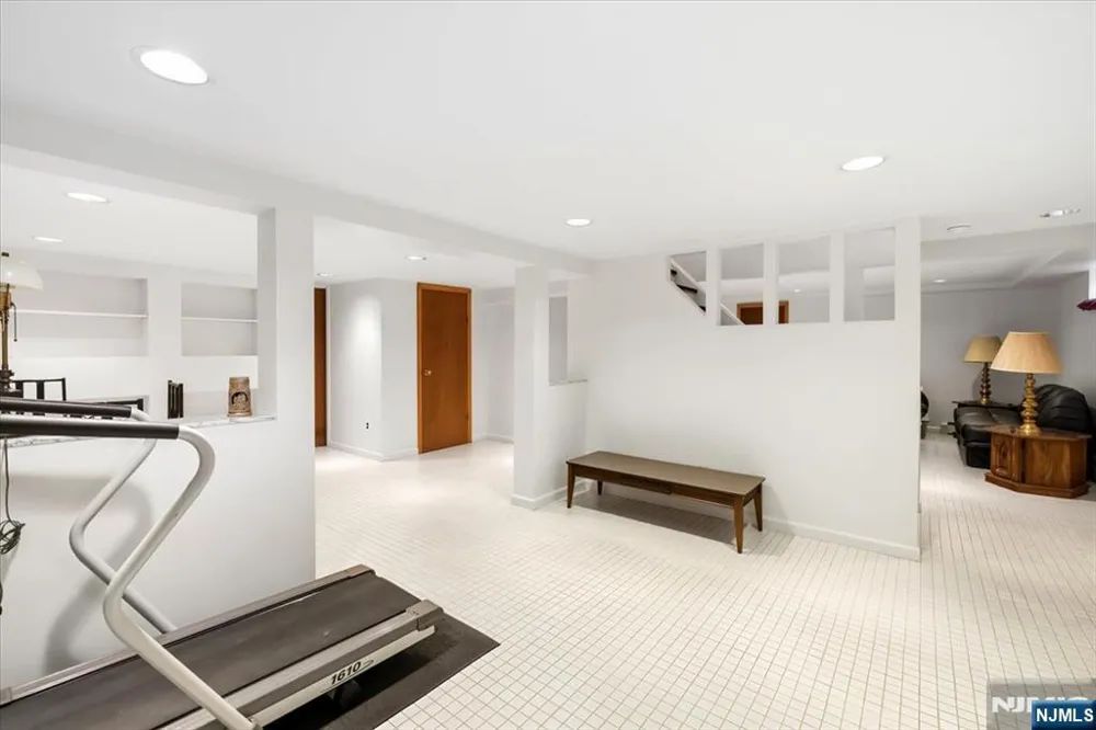 535 Summit Englewood Cliffs, NJ 07632