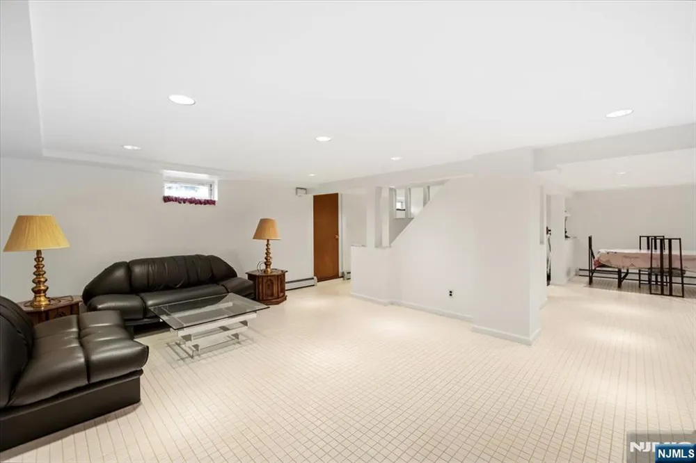 535 Summit Englewood Cliffs, NJ 07632