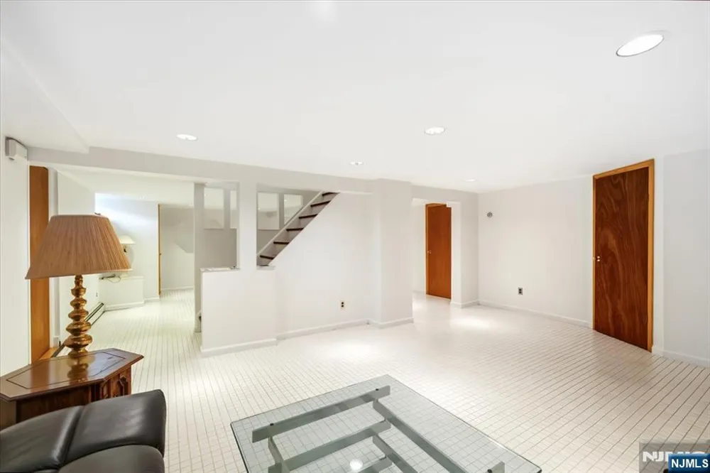 535 Summit Englewood Cliffs, NJ 07632