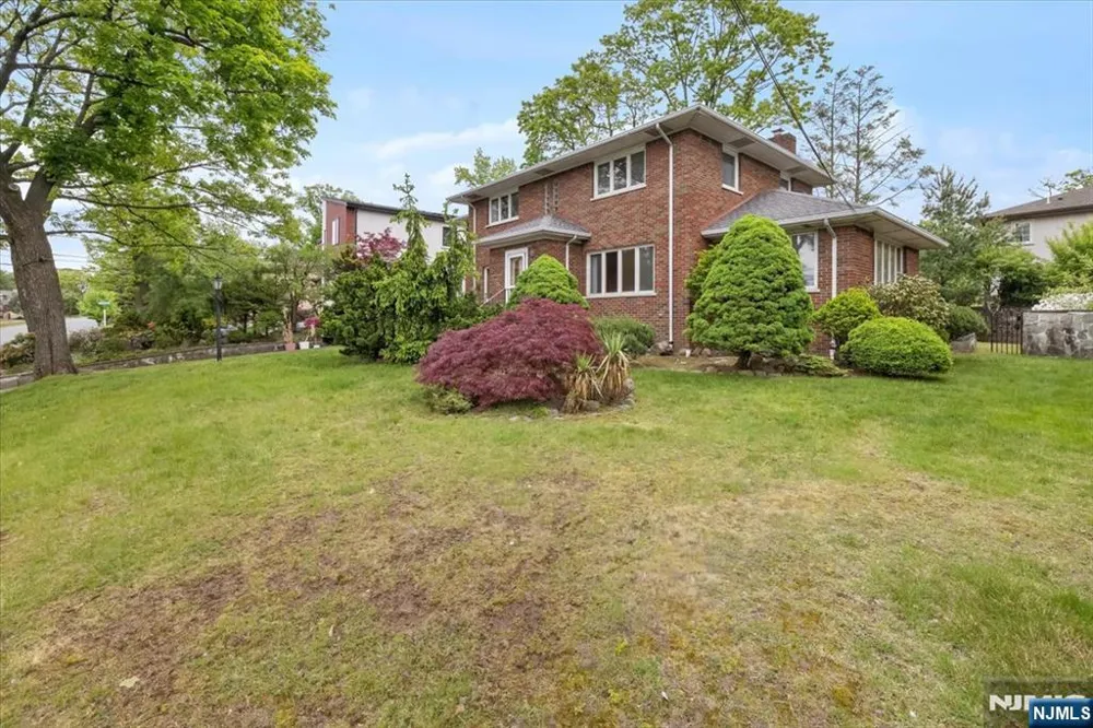 535 Summit Englewood Cliffs, NJ 07632