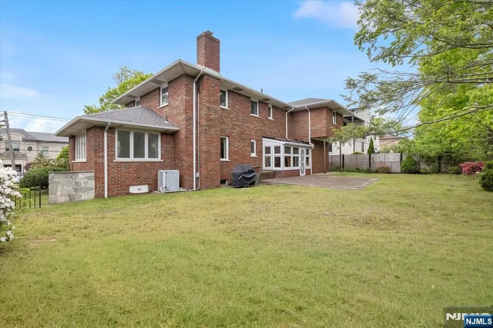 535 Summit Englewood Cliffs, NJ 07632