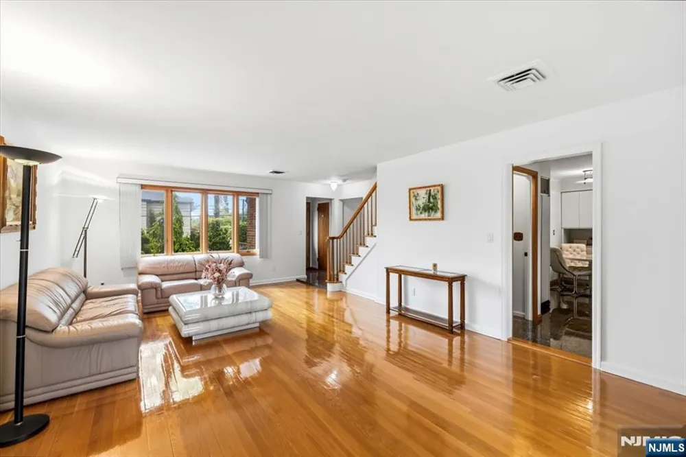 535 Summit Englewood Cliffs, NJ 07632