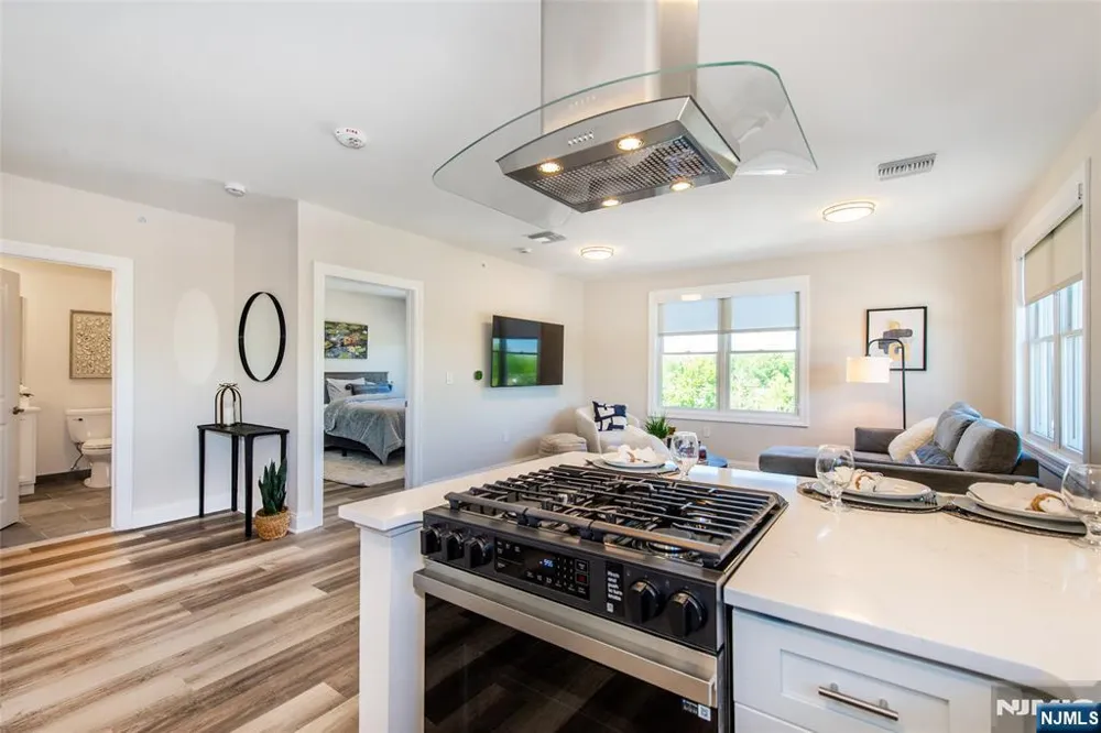 246 Main Street 303 Chathamugh, NJ 07928