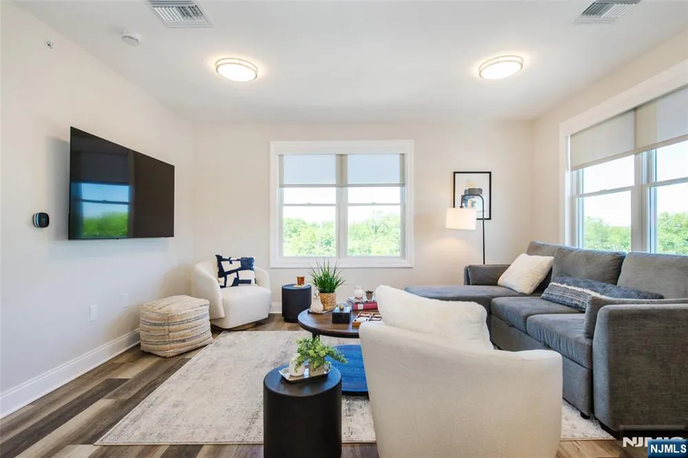 246 Main Street 303 Chathamugh, NJ 07928